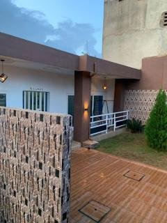 Suite de une chambre et 3 lit cour et jardin privé - Porto-Novo - 2