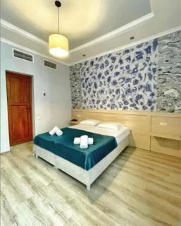 My rose hotel - 0