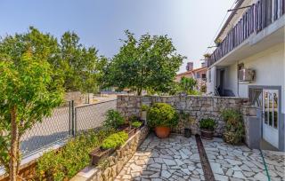 Beautiful Apartment In Liznjan With Wifi - 4