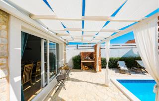 Amazing Home In Pridraga - Pridraga - 2