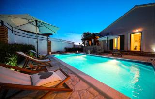 Amazing Home In Pridraga - Pridraga - 1