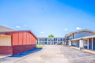 Deluxe Inn & Suites By OYO Miami OK - 8