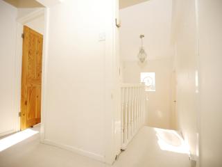 Mount Rd By N And N Stays Ltd, Perfect for contractors and workers close to local amenities, large driveway, fast wifi - 4