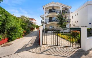 1 Bedroom Amazing Apartment In Pirovac - 3