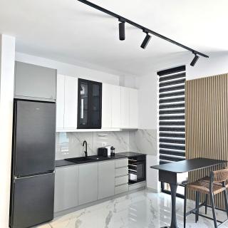 Penthouse Paradise - Sarandë - 2