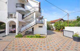 Cozy Apartment In Pirovac With Wifi - Pirovac - 2