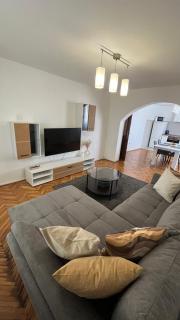 Ivan's Holiday Oasis - 3