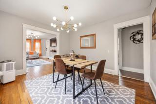 Modern 2BR Mins to Univ, Zoo, Destiny, Downtown - Syracuse - 1