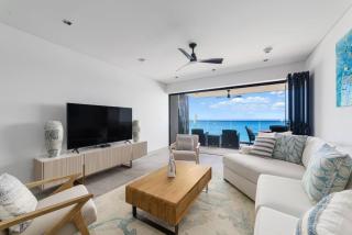 ZenBreak Allure 502, Beachfront Penthouse - Bridgetown - 2