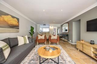 The Island Beach House - 8