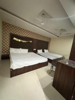 Azaad lifestyle 10 meters from bus stand - 9