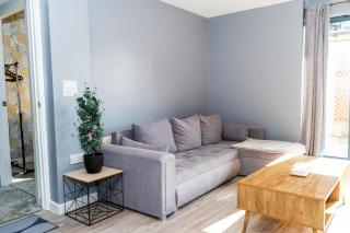 Comfy 2 Bedroom Flat in London - 2