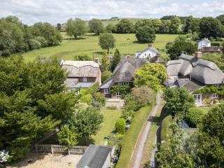 Cruck Cottage - Fordingbridge - 0