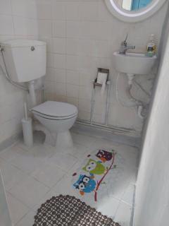 SHARING ROOM IN NEAR THISSIO METRO STATION BY ACROPOLIs - Athen - 2