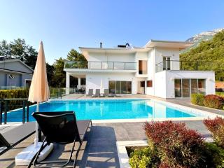 Signature Villa - Eskiömerler - 0