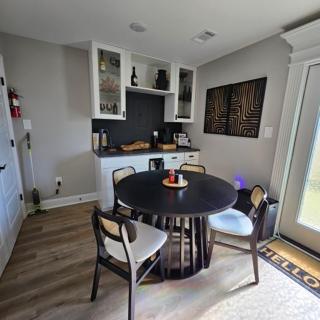 SeaHill Short Stays - Beachfront Property - 7