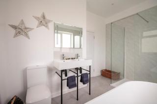 Stylish Tenby Townhouse, Steps from the Beach - Pembrokeshire - 2