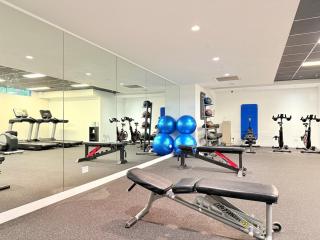 3-Bed City View Apt with Free Parking - Brisbane - 1