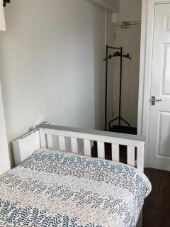 Studio Flat in Walsall with Option of Large Garden for Events - Bloxwich - 5