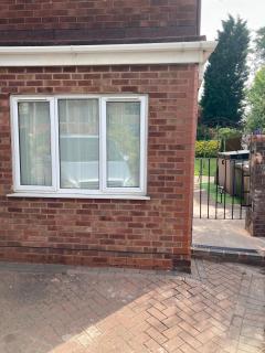 Studio Flat in Walsall with Option of Large Garden for Events - Bloxwich - 6