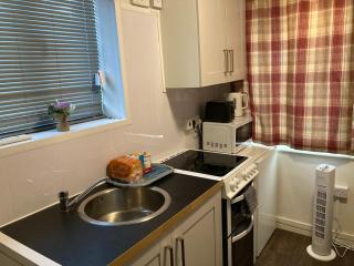 Studio Flat in Walsall with Option of Large Garden for Events - Bloxwich - 9