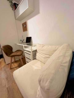 Flat D, private bathroom and kitchen pantry - Hong Kong - 1