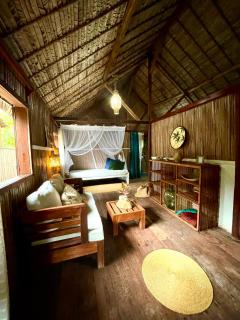 Bungalow à louer AVEC CUISINE ÉQUIPÉE sur plage privée , RAVENALA - Ile aux Nattes - 0