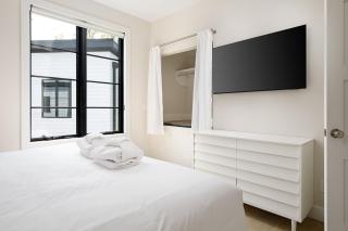 Hamilton Place Bayside Building 301 D - 3