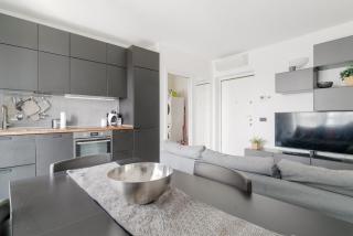 GuestHost - Bonola M1 Balcony Apartment - 9