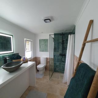 Tranquillity in a modern unit - 9