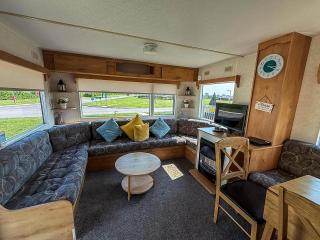 Great 4 Berth Caravan At Withernsea Sands Ref 79003Hg - - 2