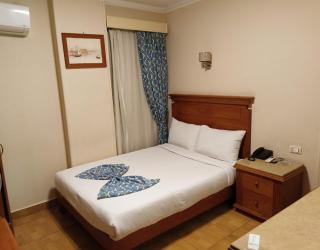 Aura Inn Tiba Pyramids Hotel - Banī Ghālib - 8