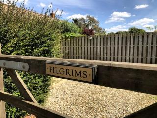 Pilgrims - Traditional flint cottage with open fire - 7