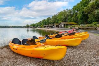 Tranquil Pine Lake Cabin Getaway Indoor Pool, Gym & Onsite Dining - Warton - 0