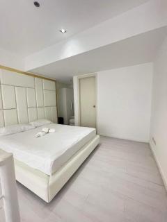 Minimalist 1 Bedroom Loft Makati in Gramercy Residences - Manila - 8