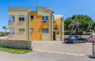 Gorgeous Apartment In Privlaka - 1