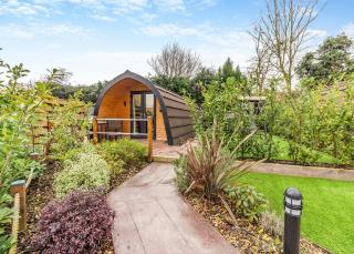 Peacock Lake Glamping - East Bridgford - 0