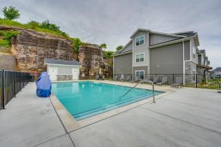 2 Mi to Table Rock Lake Branson Condo with Balcony! - Branson - 9