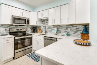 Beach and Pool Access Resort Condo in Hilton Head - Hilton Head Island - 3