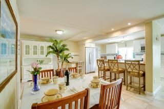 7 Mi to Waikiki: Airy Retreat Near Shops & Eats! - 2