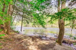 Peaceful Family Cabin on Schroon River! - Warrensburg - 9