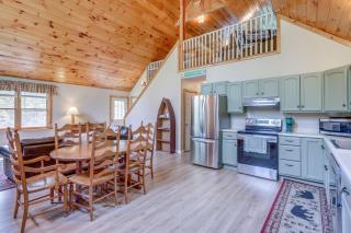 Peaceful Family Cabin on Schroon River! - Warrensburg - 4