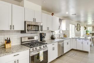 1 Mi to Rabobank Arena Home with Gazebo! - Bakersfield - 9