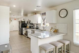 1 Mi to Rabobank Arena Home with Gazebo! - Bakersfield - 3