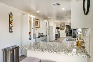 1 Mi to Rabobank Arena Home with Gazebo! - Bakersfield - 2