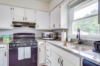 5 Mi to Dtwn Family-Friendly Fayetteville Home! - Fayetteville - 1