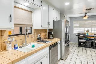 7 Mi to Dtwn Poolside Paradise in Bakersfield! - Bakersfield - 2
