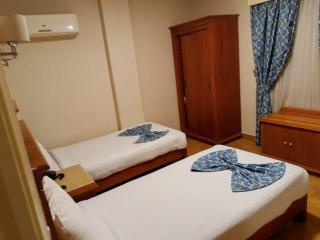 Aura Inn Tiba Pyramids Hotel - Banī Ghālib - 2