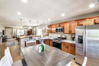 4 Mi to Lake Show Low Home with Hot Tub - Show Low - 1