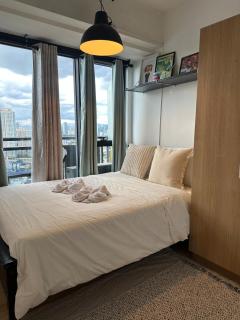 Stylish City View Flat Cozy with Netflix WIFI in The Knightsbridge Residences - Manila - 7